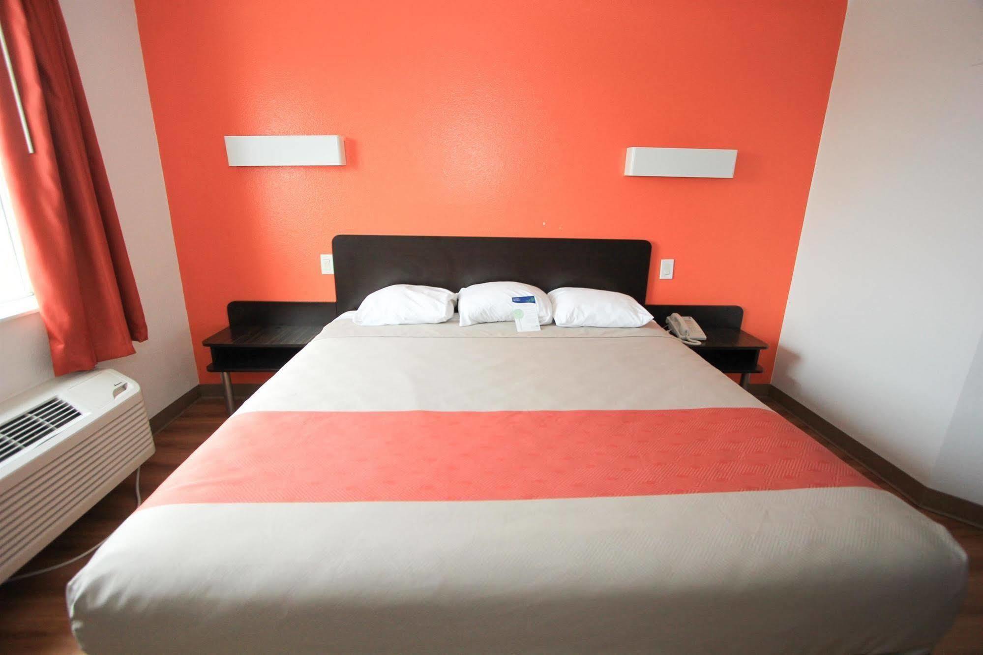 Motel 6-San Antonio, Tx - Downtown - Alamo Dome ภายนอก รูปภาพ