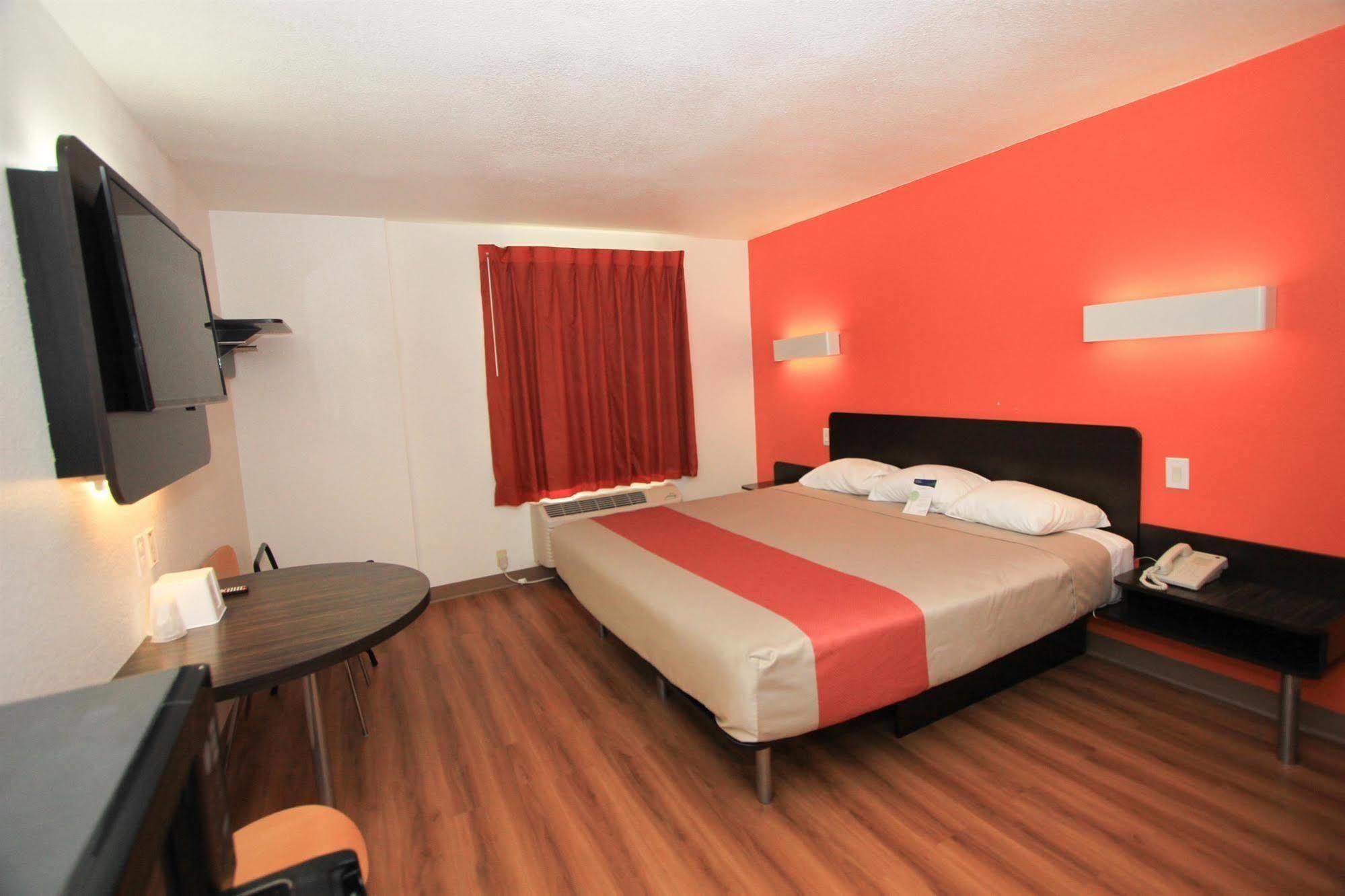 Motel 6-San Antonio, Tx - Downtown - Alamo Dome ภายนอก รูปภาพ